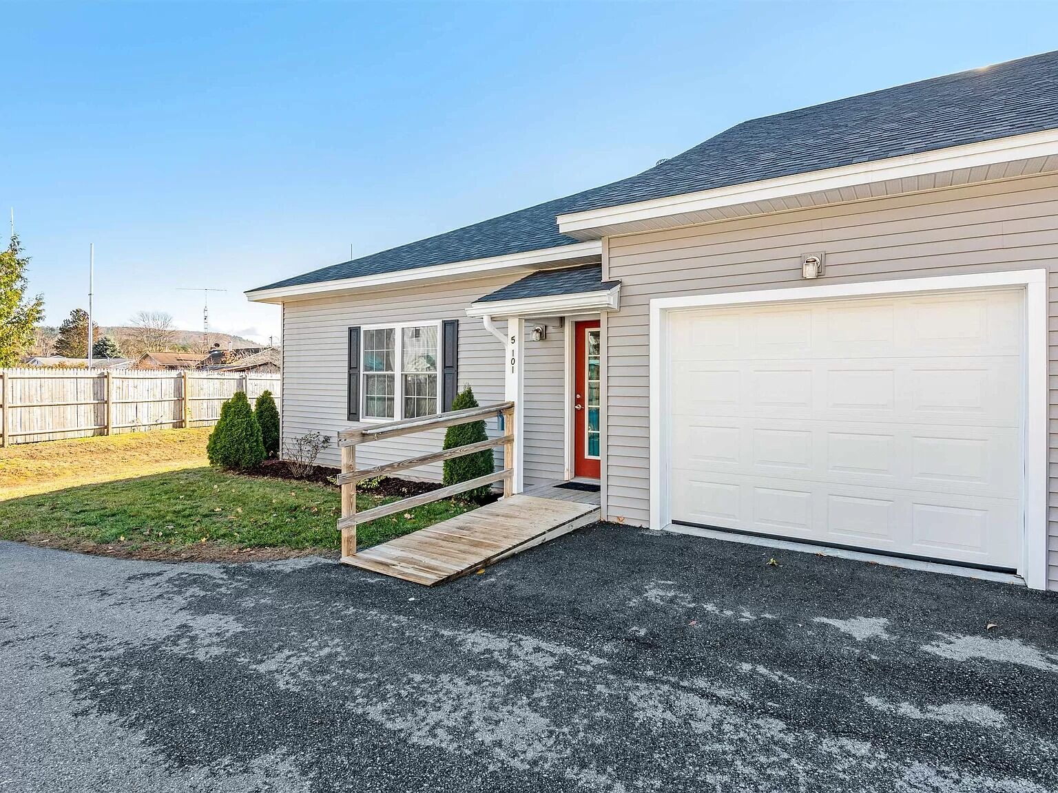5 Atrium Way #101, Milton